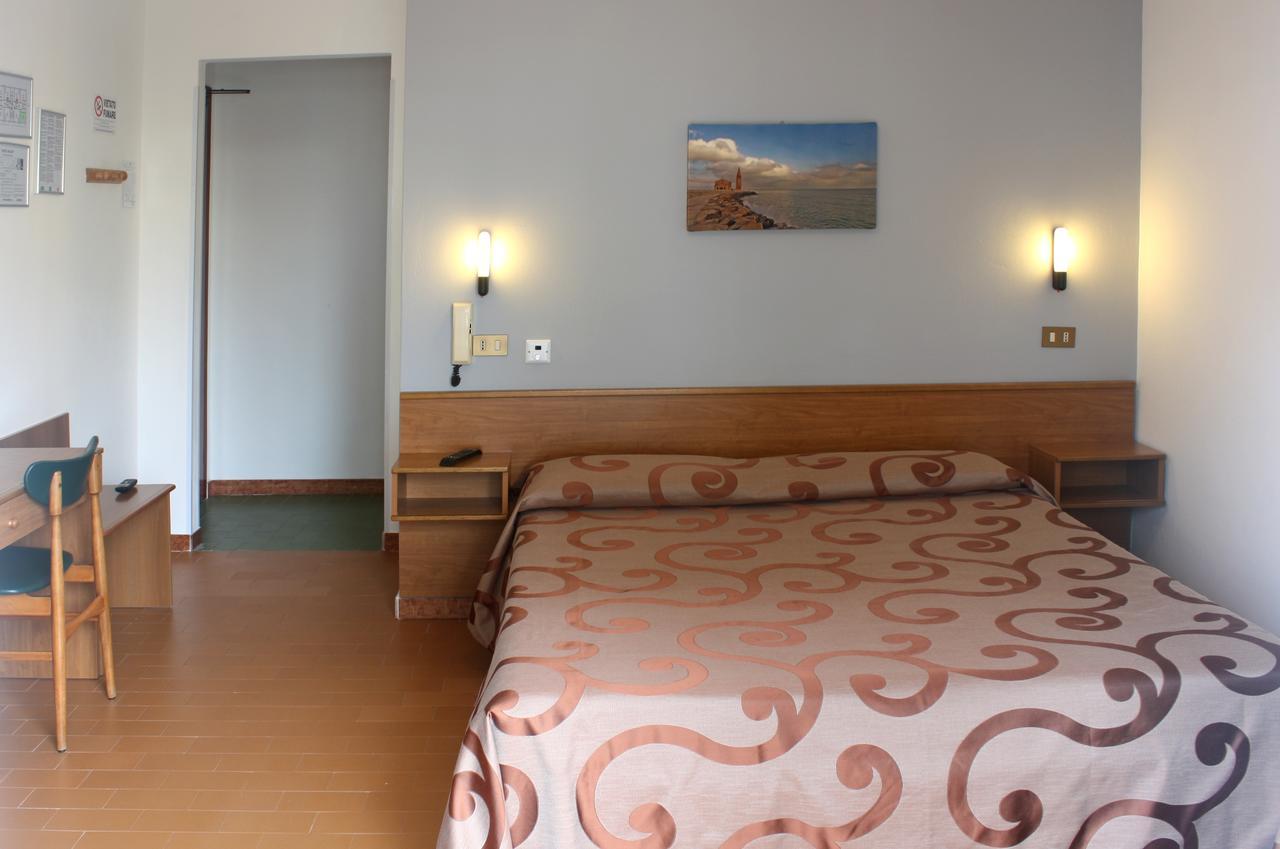 Hotel Helga Каорле Экстерьер фото