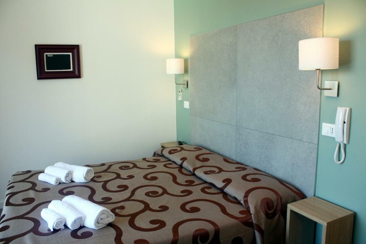 Hotel Helga Каорле Экстерьер фото