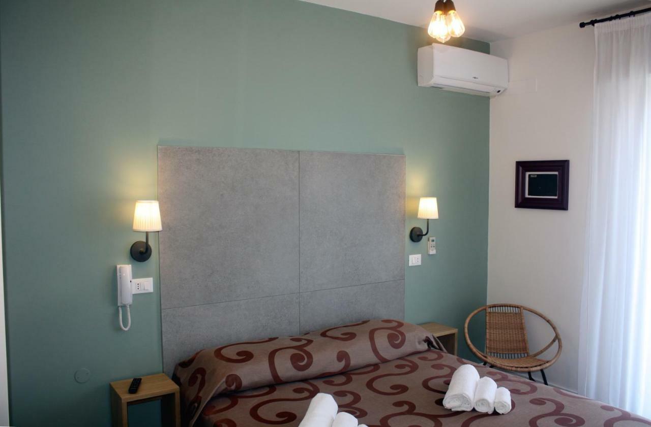 Hotel Helga Каорле Экстерьер фото